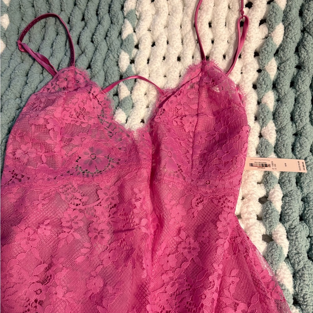 Victoria's Secret Medium Pink Lace Slip / lingerie. NWT